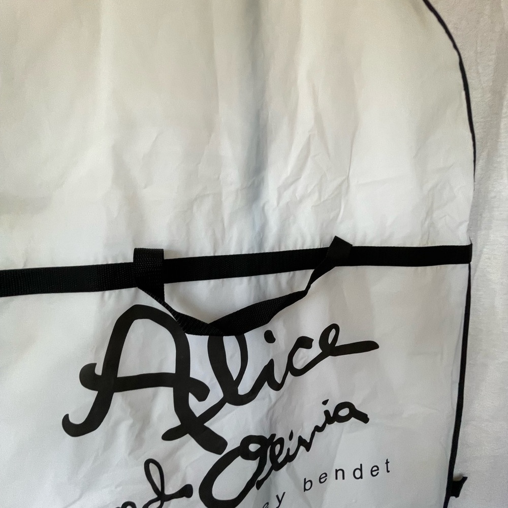 Alice and Olivia garment bag - Picture 6 of 6